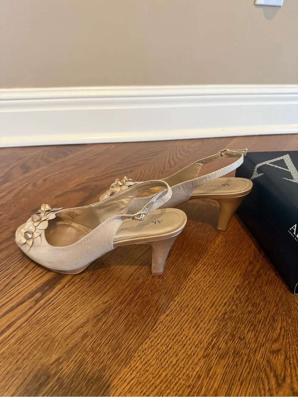 Anne Klein Beige Floral Slingback Pump